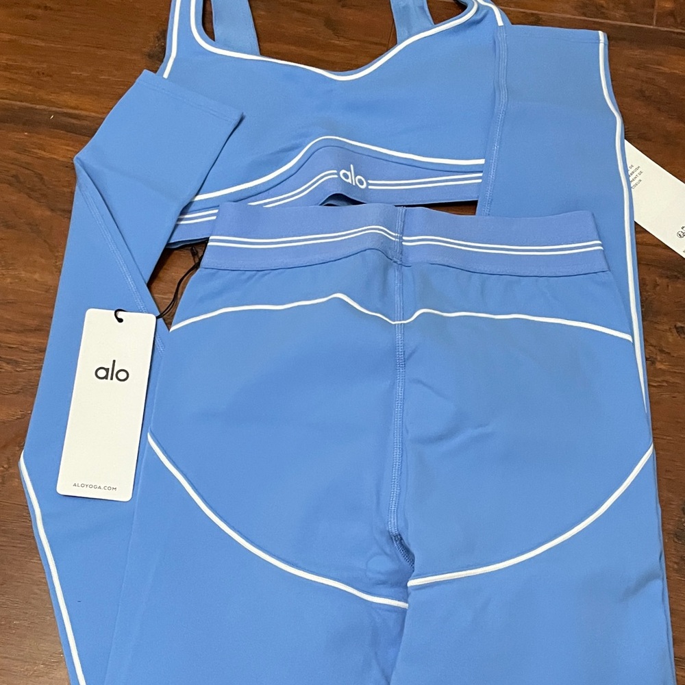 NWT alo yoga airbrush heart throb bra and legging set crystal blue size small - Picture 7 of 12